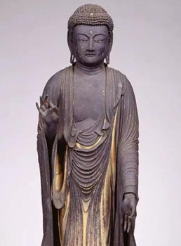 阿弥陀佛的手势之来迎印：手掌掌心向外，右手向上，左手向下的施无畏印与施愿印。