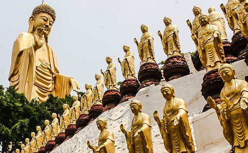 为什么阿弥陀佛的像都是站着的多？（视频）